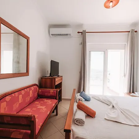 Juna Apartment *